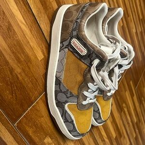 COACH Low Top Sneaker in Signature